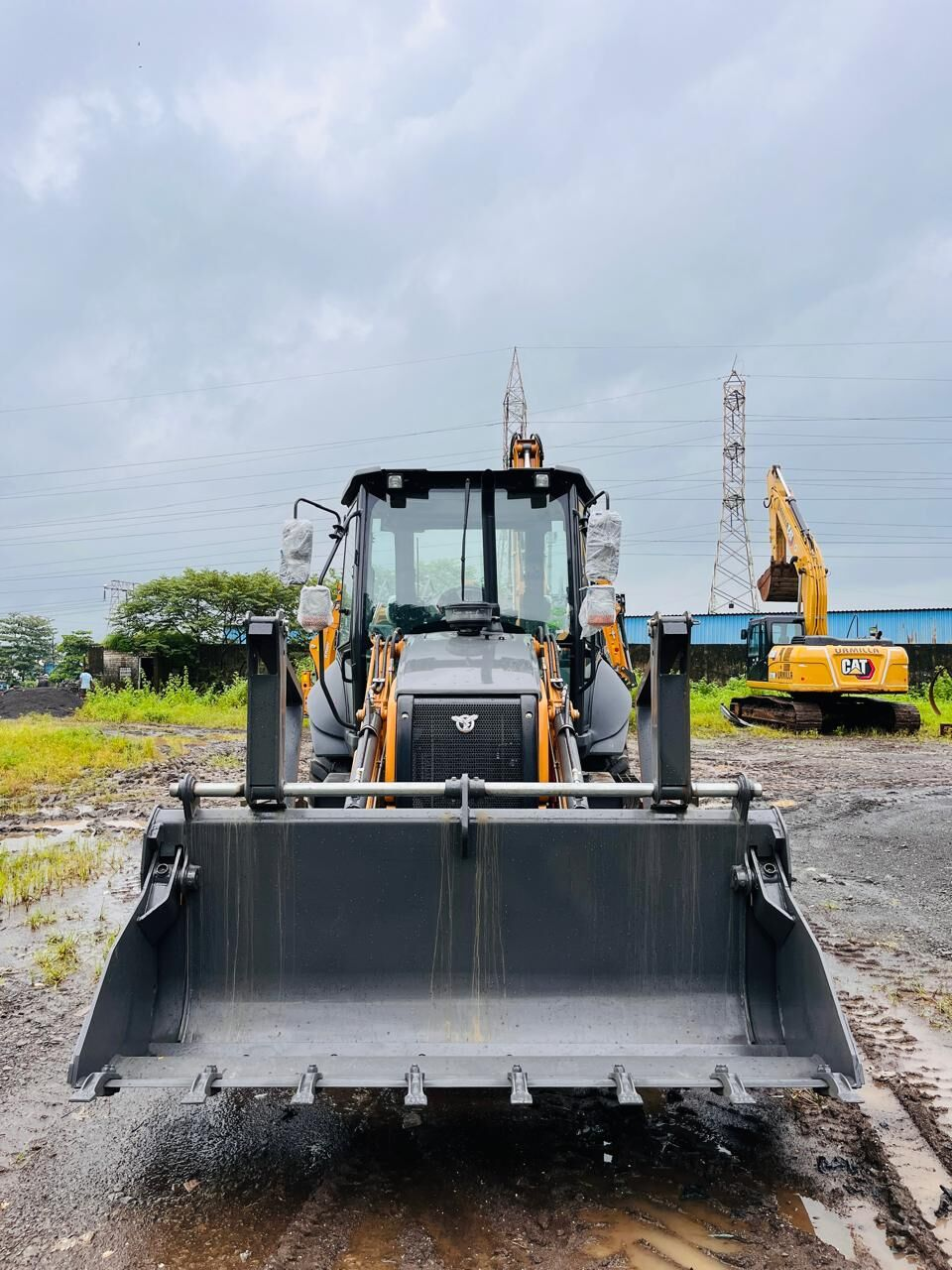 Экскаватор-погрузчик CASE 570SV (с вилами, Индия)