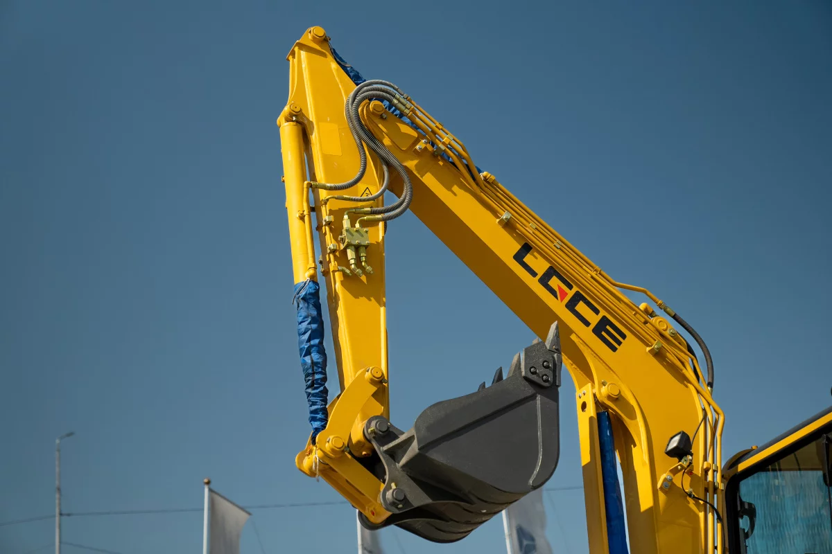 Экскаватор гусеничный LGCE E660FL (Резиновая гусеница, Двухпоточная гидролиния (X3))