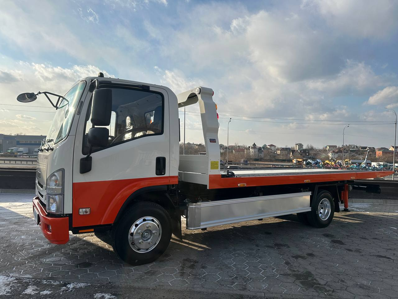 Эвакуаторная платформа 4.5 т на шасси Isuzu Elf