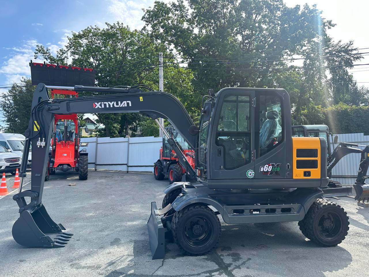 Колесный экскаватор XINYUAN B60 Professional (ECO)
