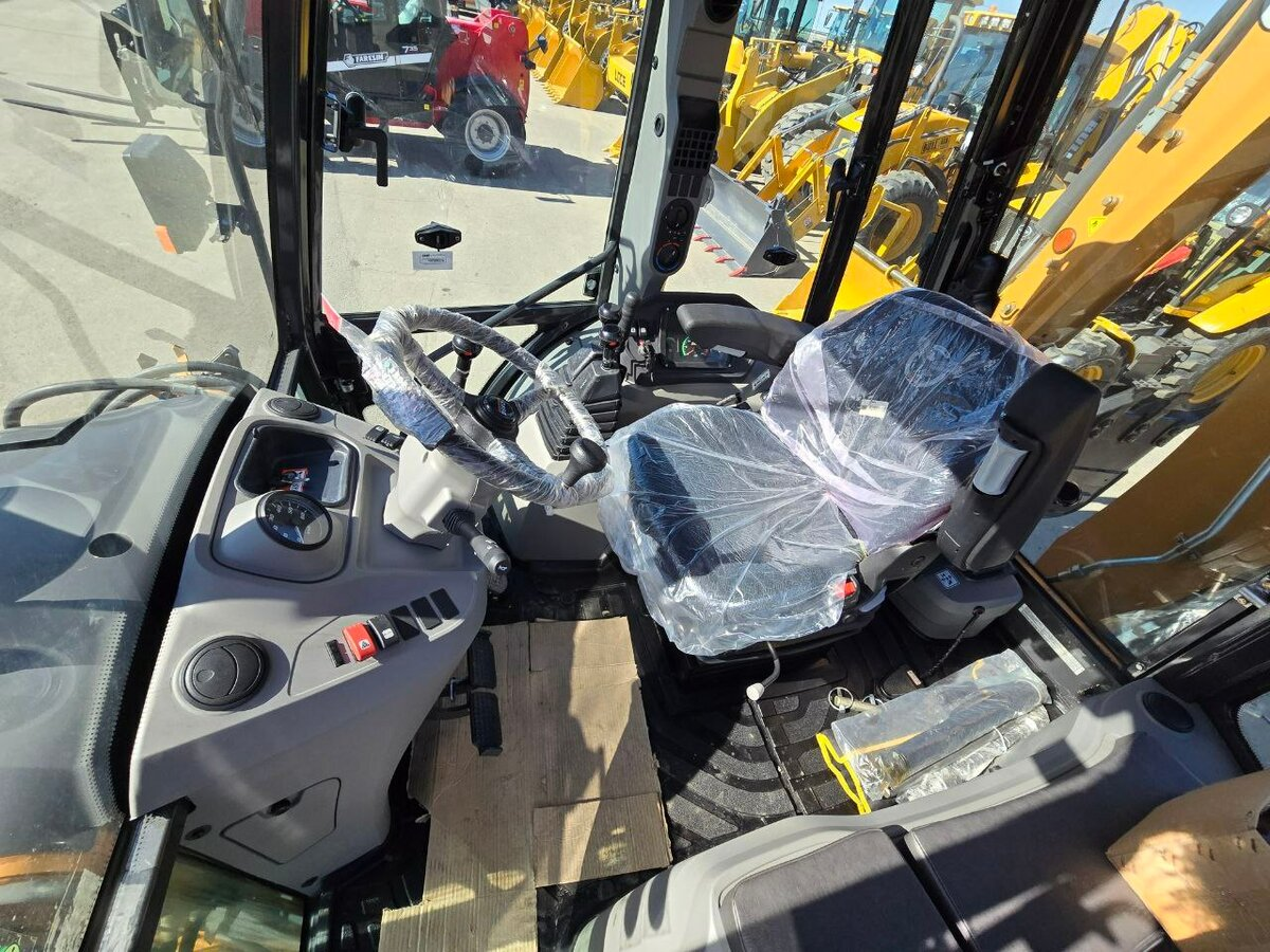 Экскаватор-погрузчик CASE 570SV (Индия)