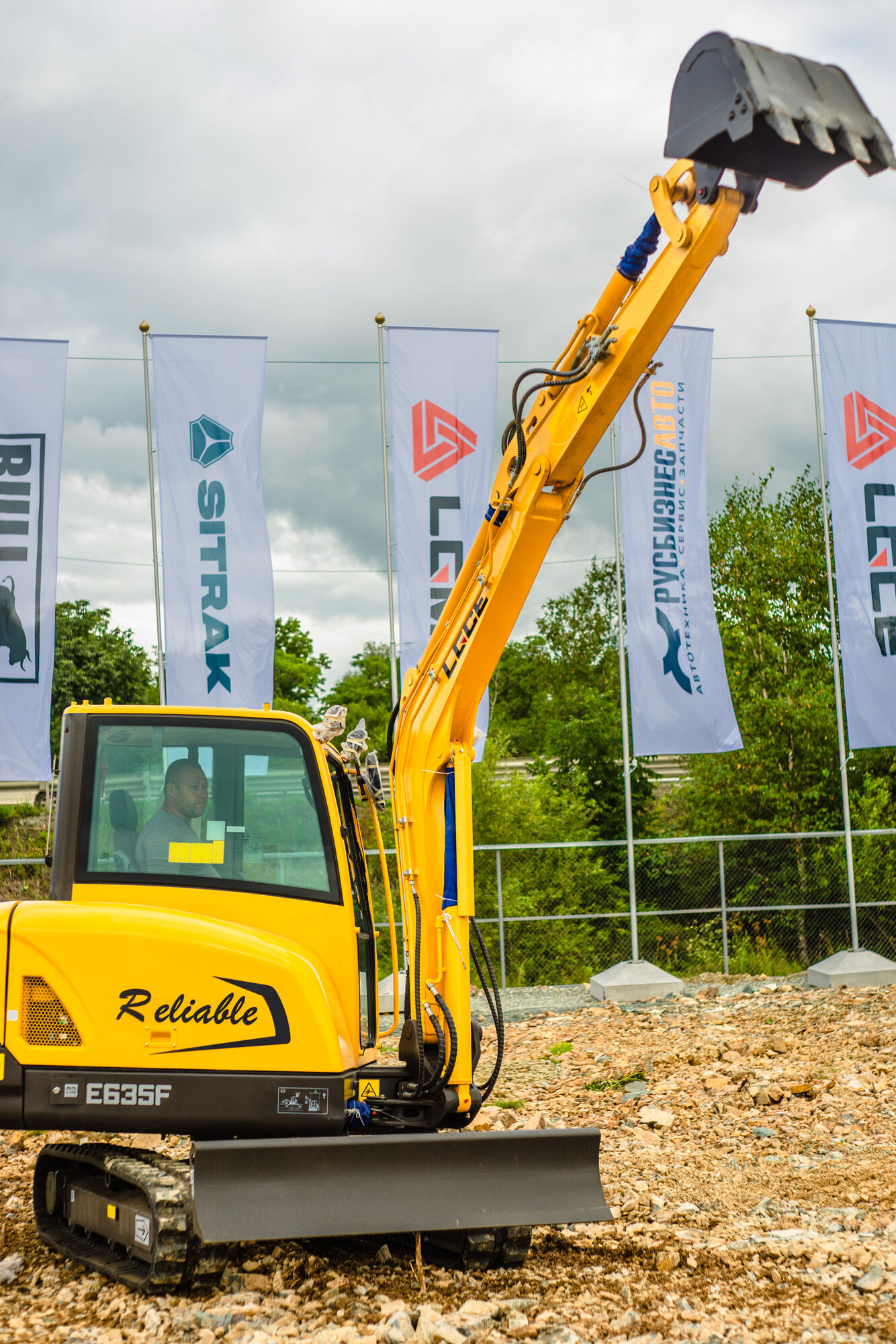 Экскаватор гусеничный LGCE E635F (Квик-каплер гидравлический)