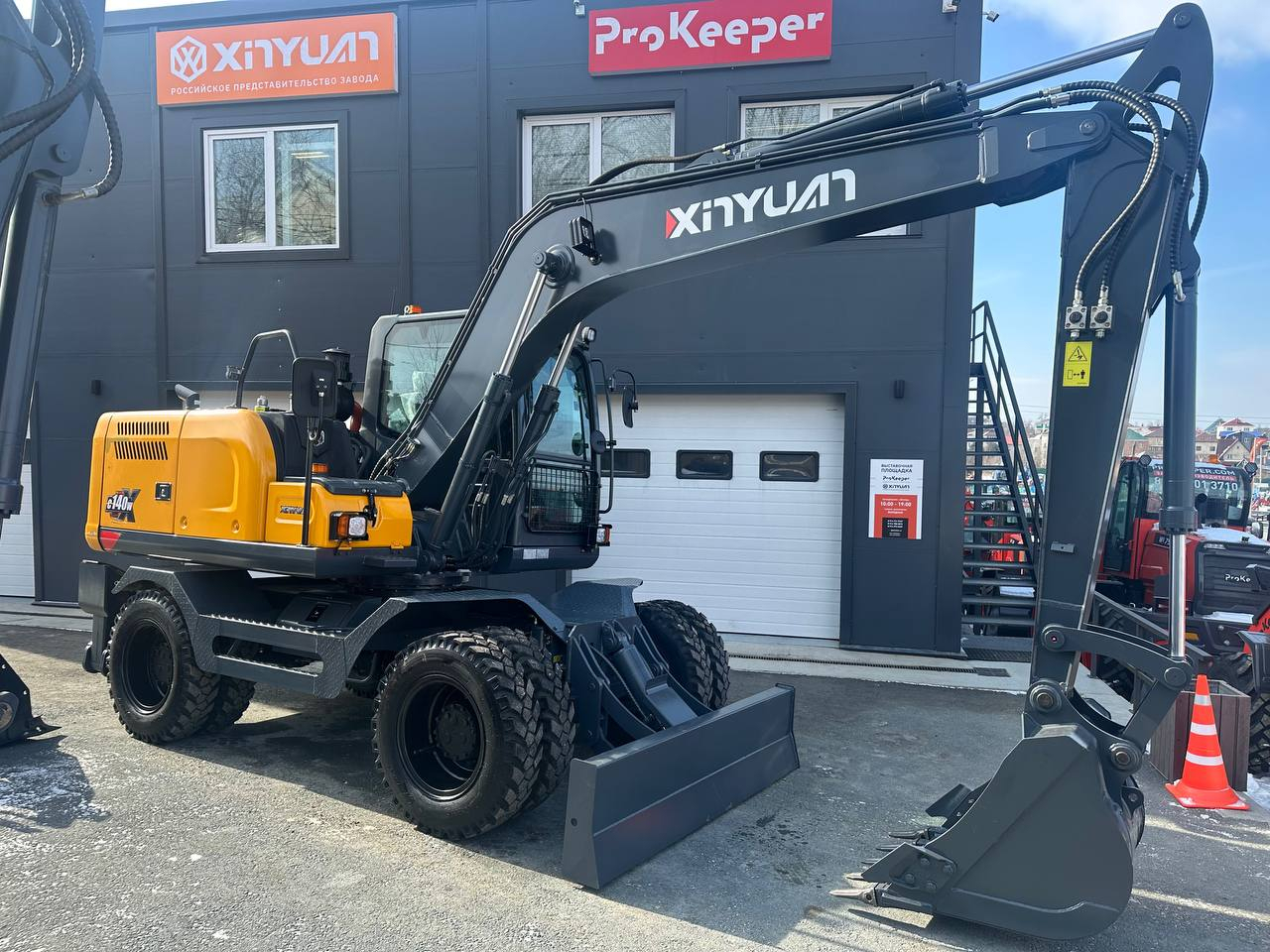 Колесный экскаватор XINYUAN C140W