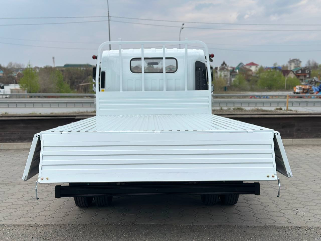 Грузовик бортовой ISUZU ELF