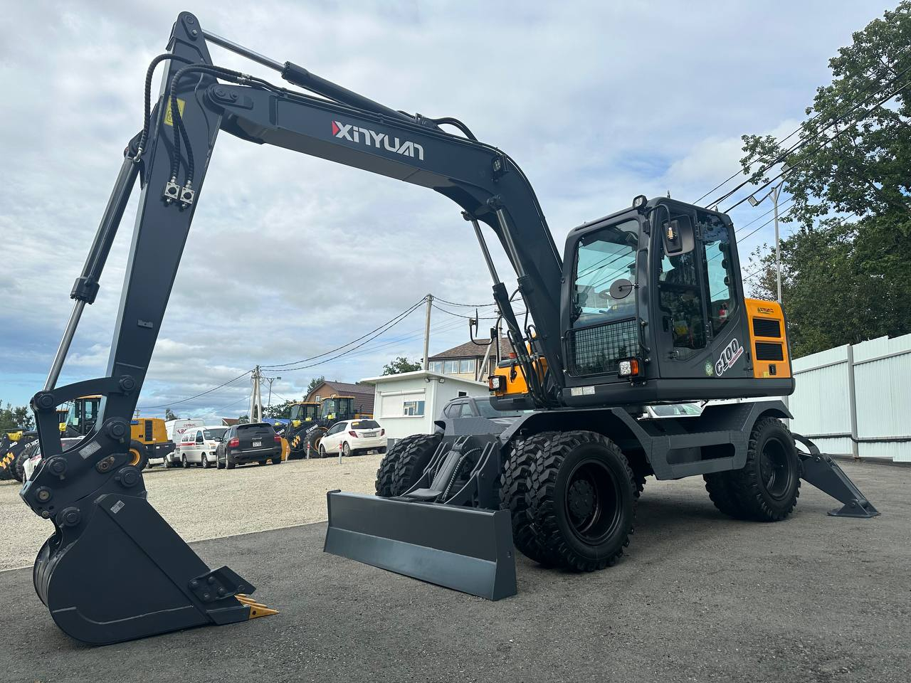Колесный экскаватор XINYUAN C100 Professional