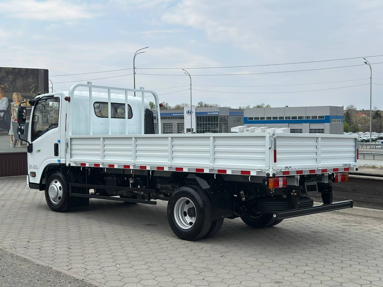 Грузовик бортовой ISUZU ELF