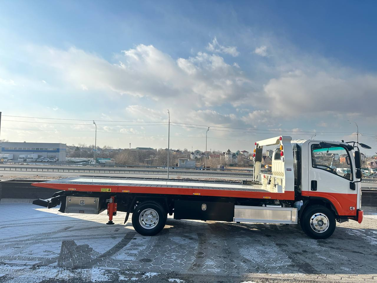 Эвакуаторная платформа 4.5 т на шасси Isuzu Elf