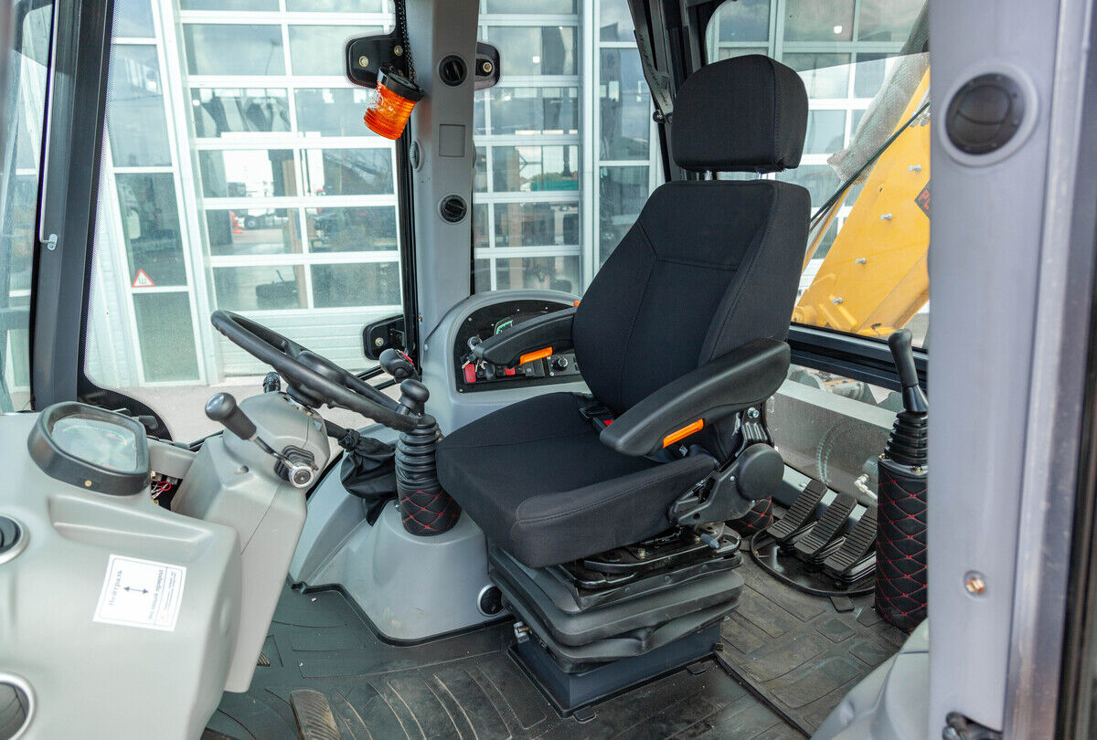 Экскаватор-погрузчик BULL 3SX-PLUS