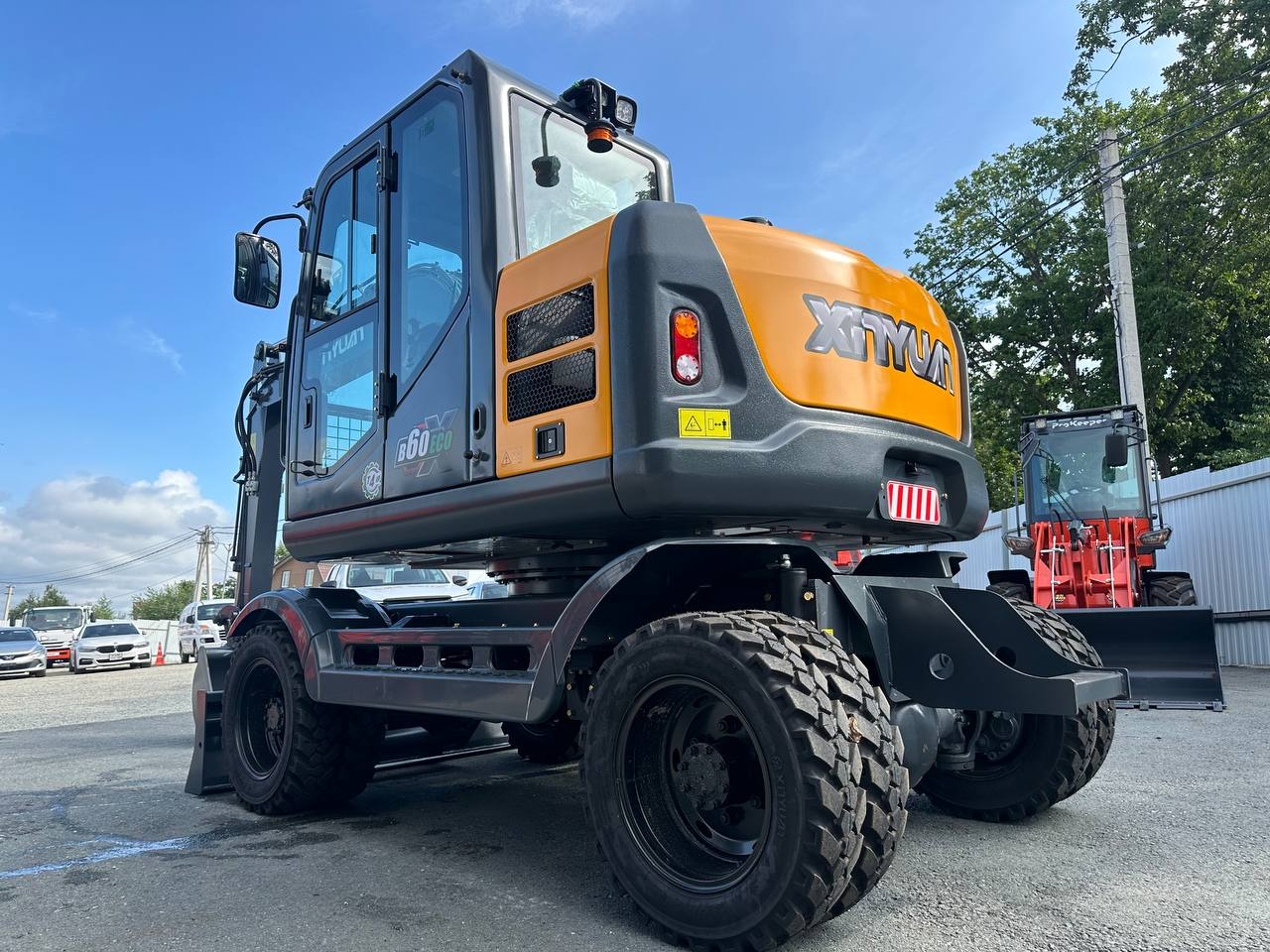 Колесный экскаватор XINYUAN B60 Professional (ECO)