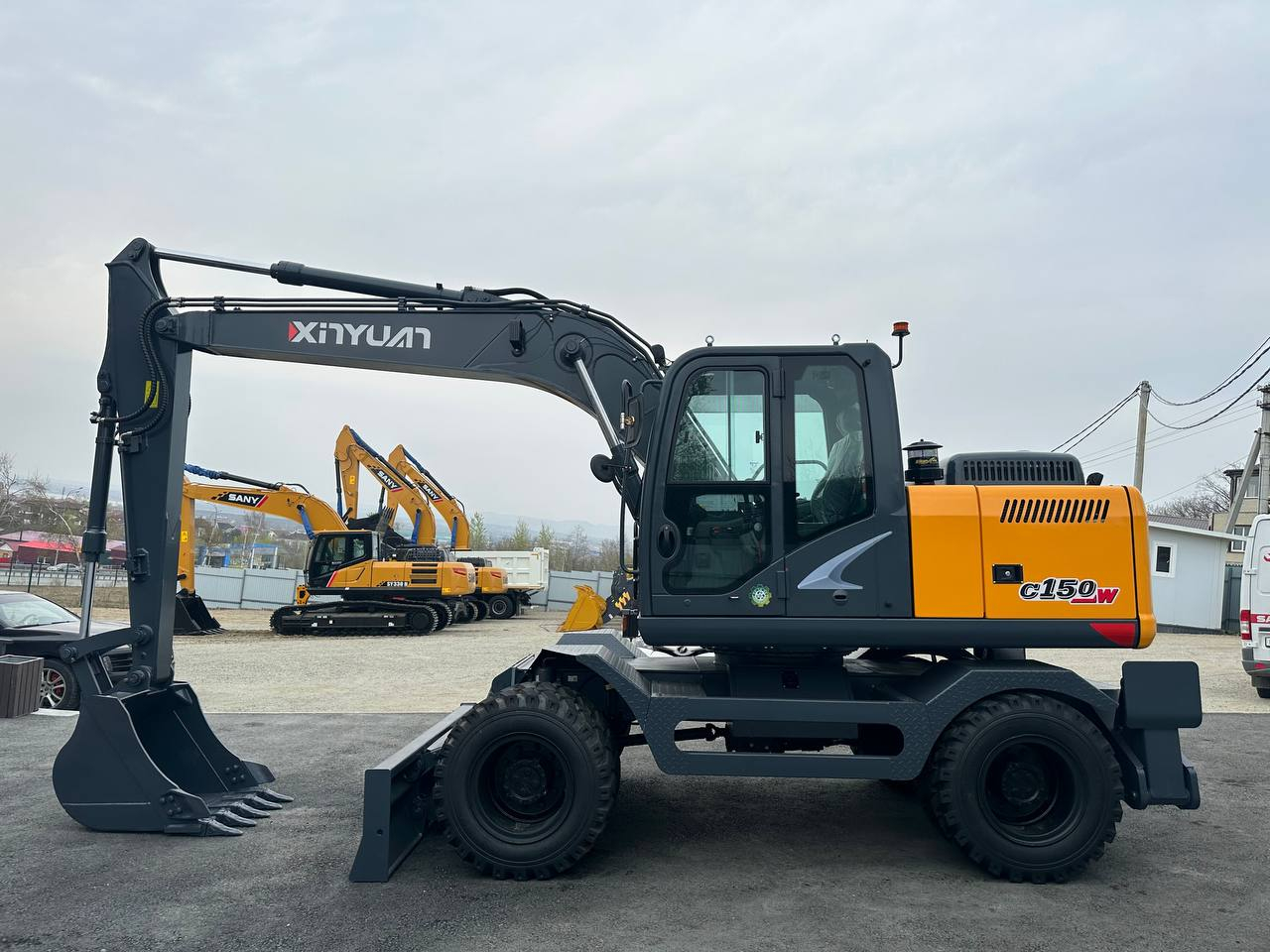 Колесный экскаватор XINYUAN C150W