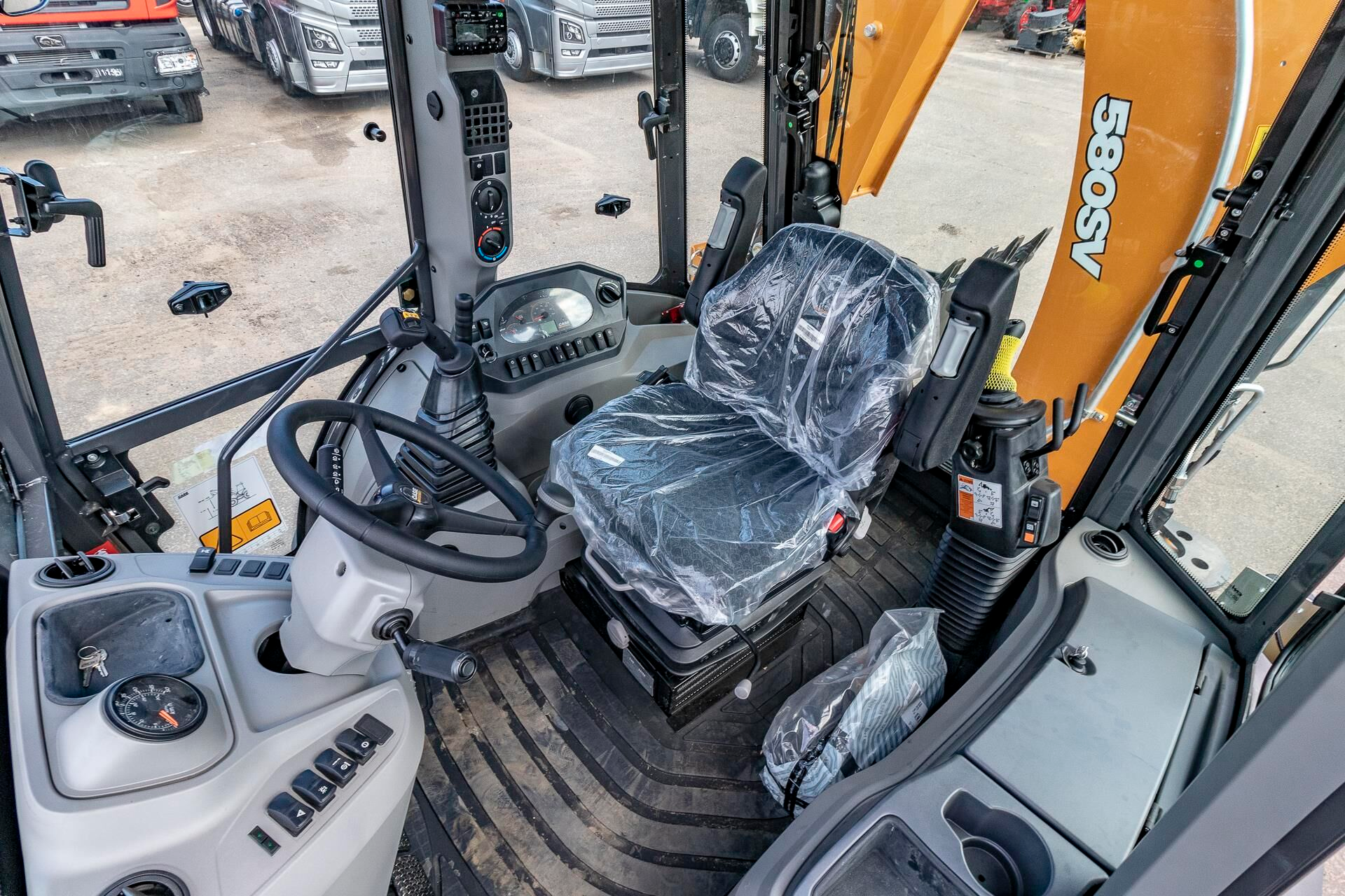 Экскаватор-погрузчик CASE 580SV Comfort (Tier 5, Турция)