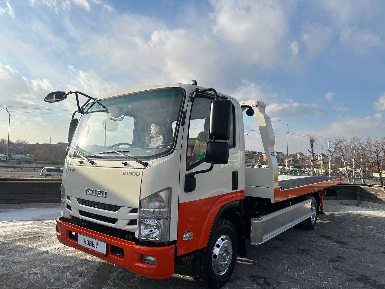 Эвакуаторная платформа 4.5 т на шасси Isuzu Elf
