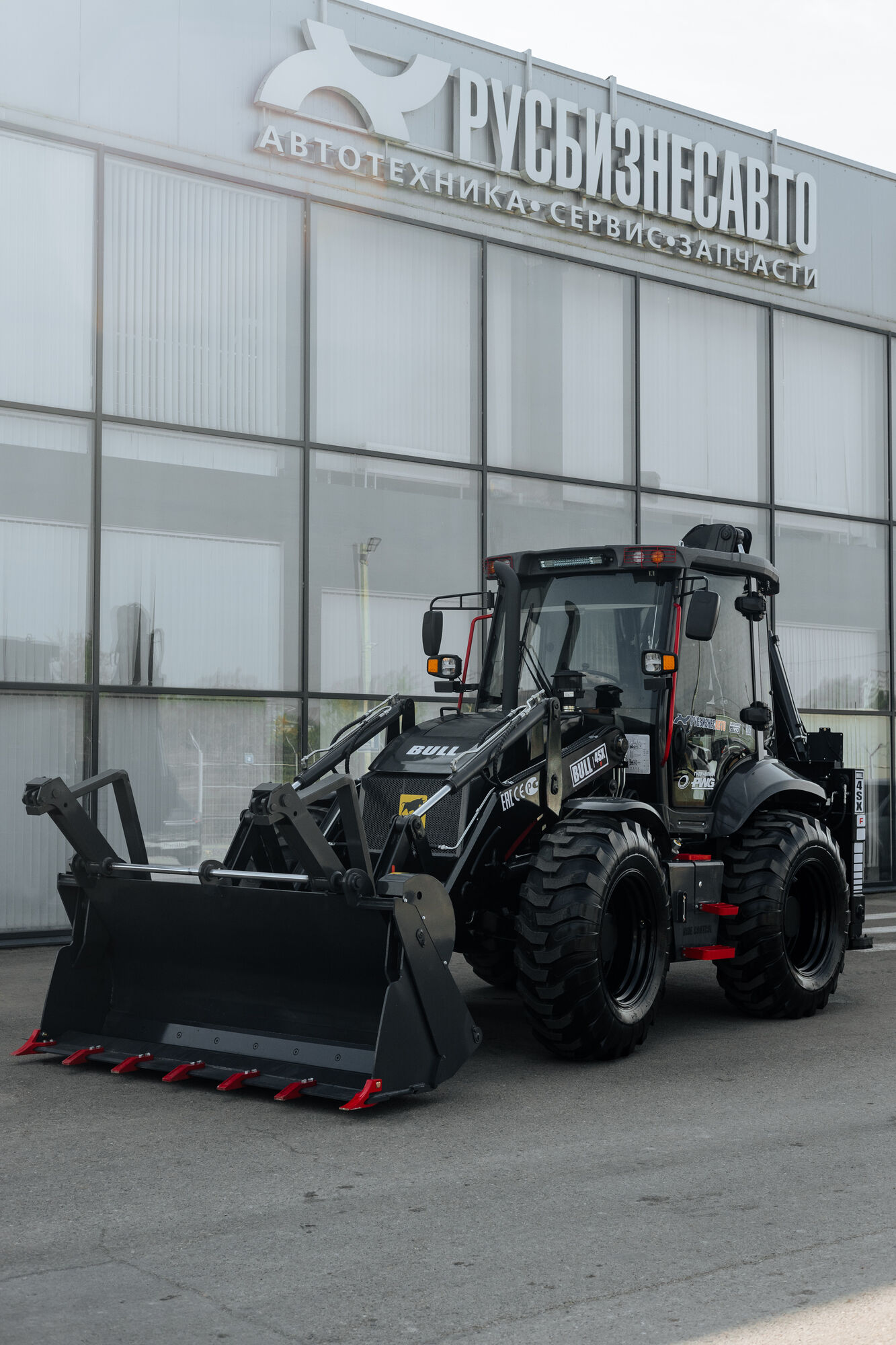 Экскаватор-погрузчик BULL 4SX-F