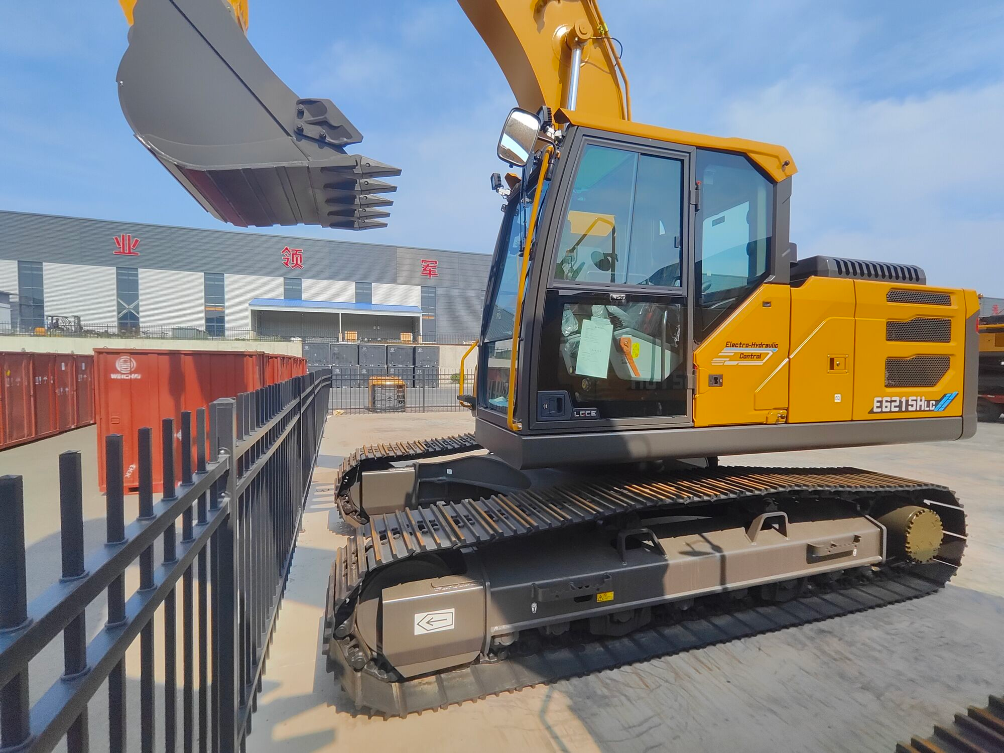 Экскаватор гусеничный LGCE E6215HLC (Однопоточная гидролиния)