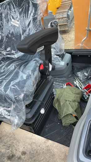 Экскаватор-погрузчик CASE 695SV Performance (Tier 3, рычаги сзади, без вил, Италия)