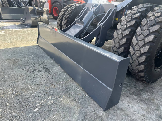 Колесный экскаватор XINYUAN C140W