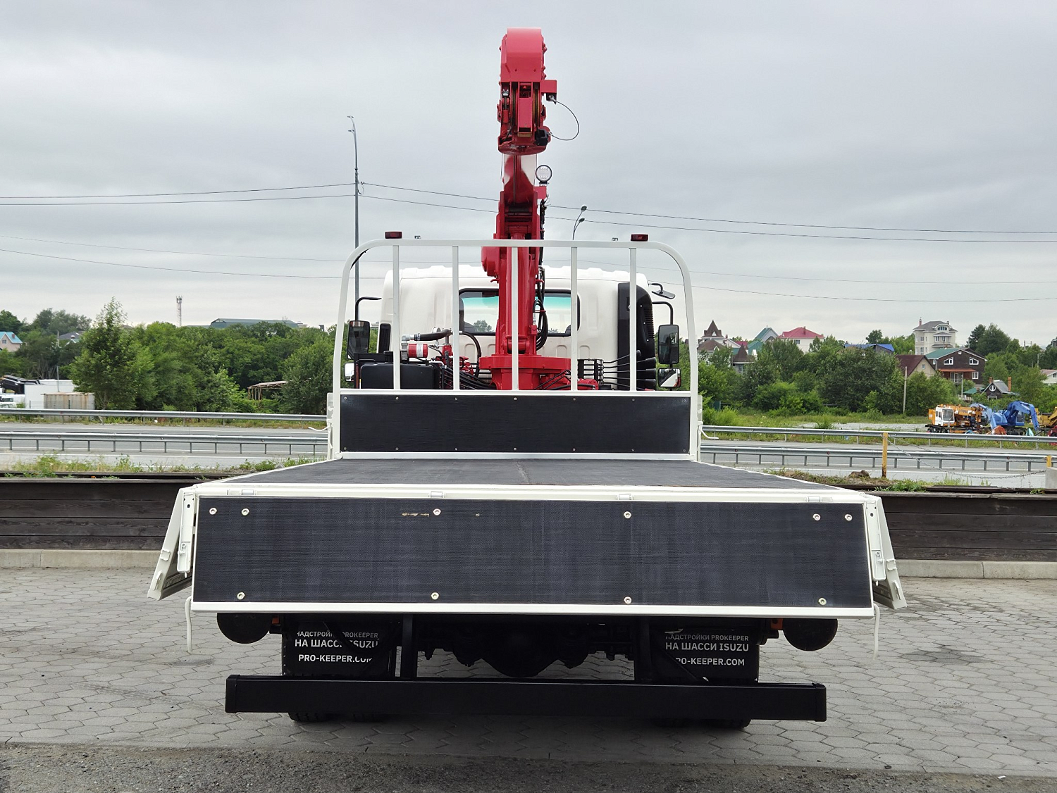 ISUZU ELF бортовой с КМУ UNIC