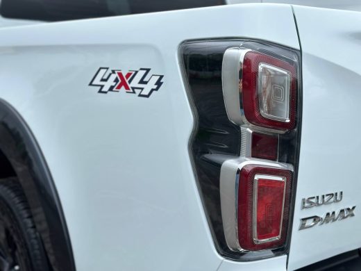 Isuzu D-MAX V-CROSS 2.5 TD