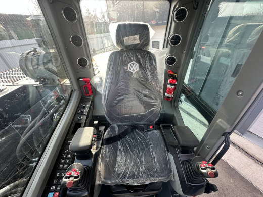 Колесный экскаватор XINYUAN C140W