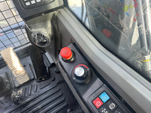 Колесный экскаватор XINYUAN C140W