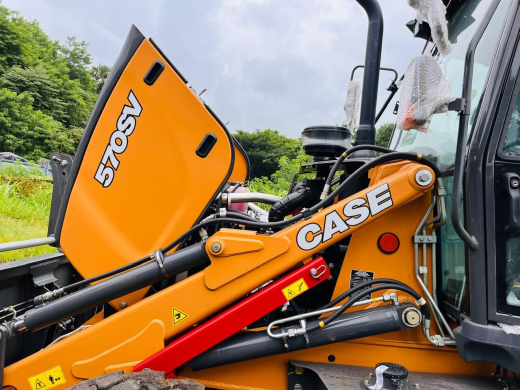 Экскаватор-погрузчик CASE 570SV (с вилами, Индия)