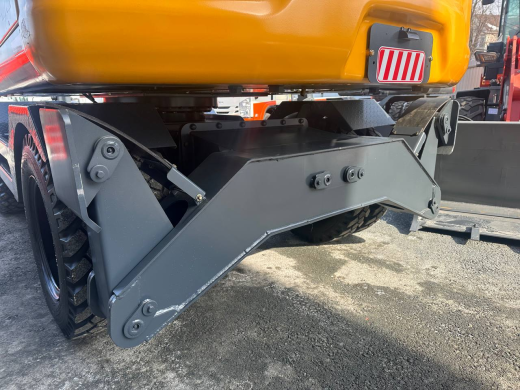 Колесный экскаватор XINYUAN C140W