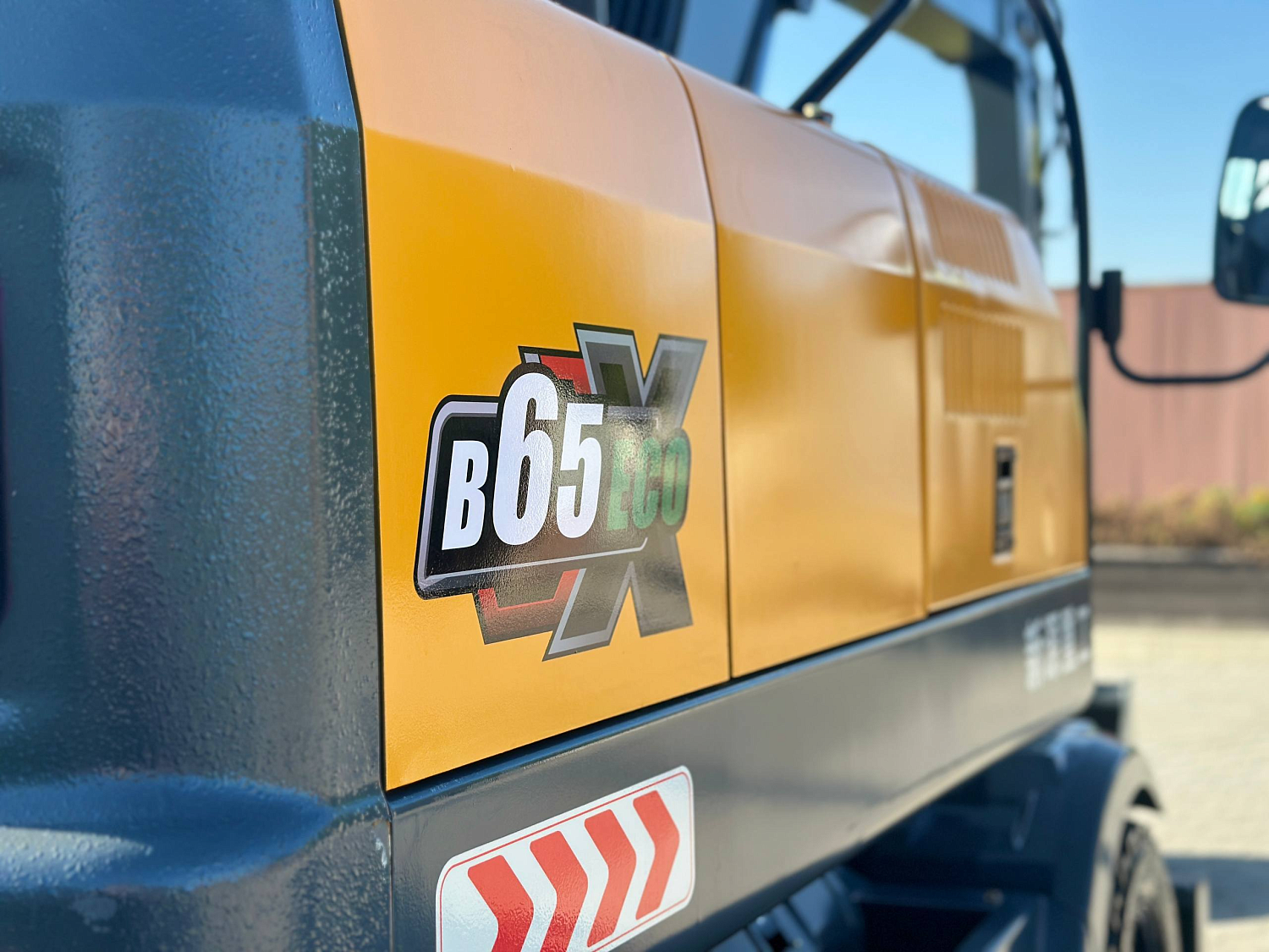 Колесный экскаватор XINYUAN B65 ECO