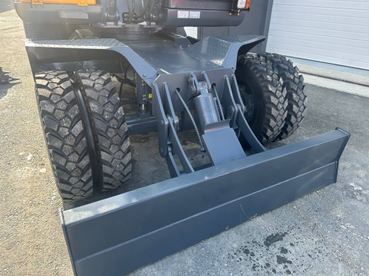 Колесный экскаватор XINYUAN C140W