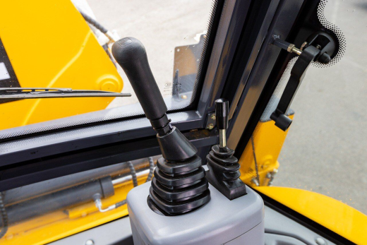 Экскаватор-погрузчик BULL 4SX-PLUS