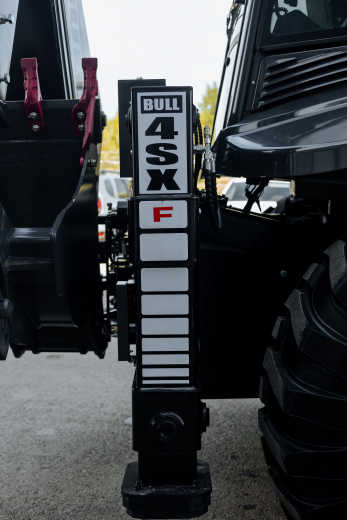 Экскаватор-погрузчик BULL 4SX-F