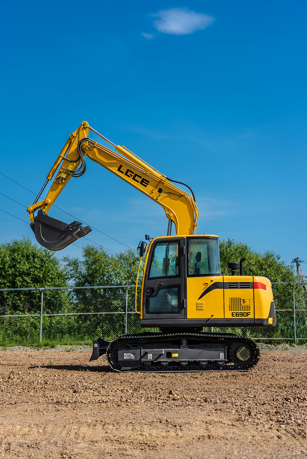 Экскаватор гусеничный LGCE E690F