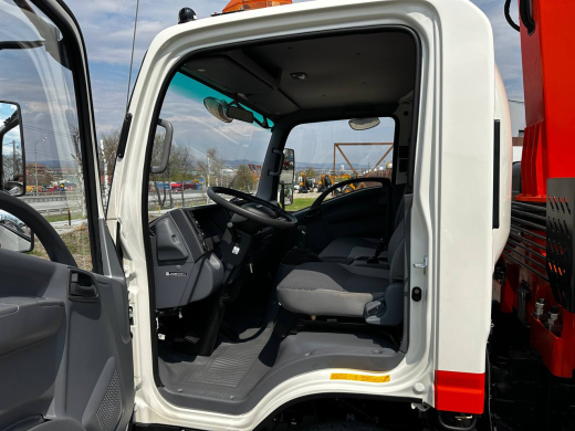 Эвакуаторная платформа 4.5 т с КМУ 3.2 т на шасси Isuzu Elf