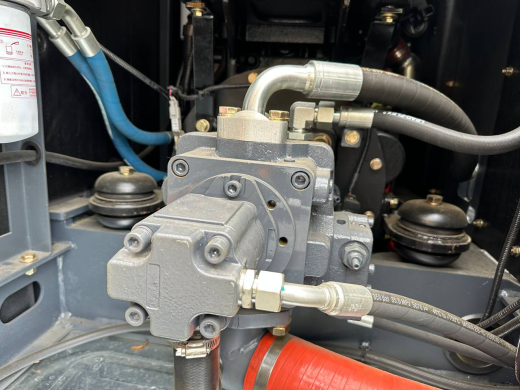 Колесный экскаватор XINYUAN C135W