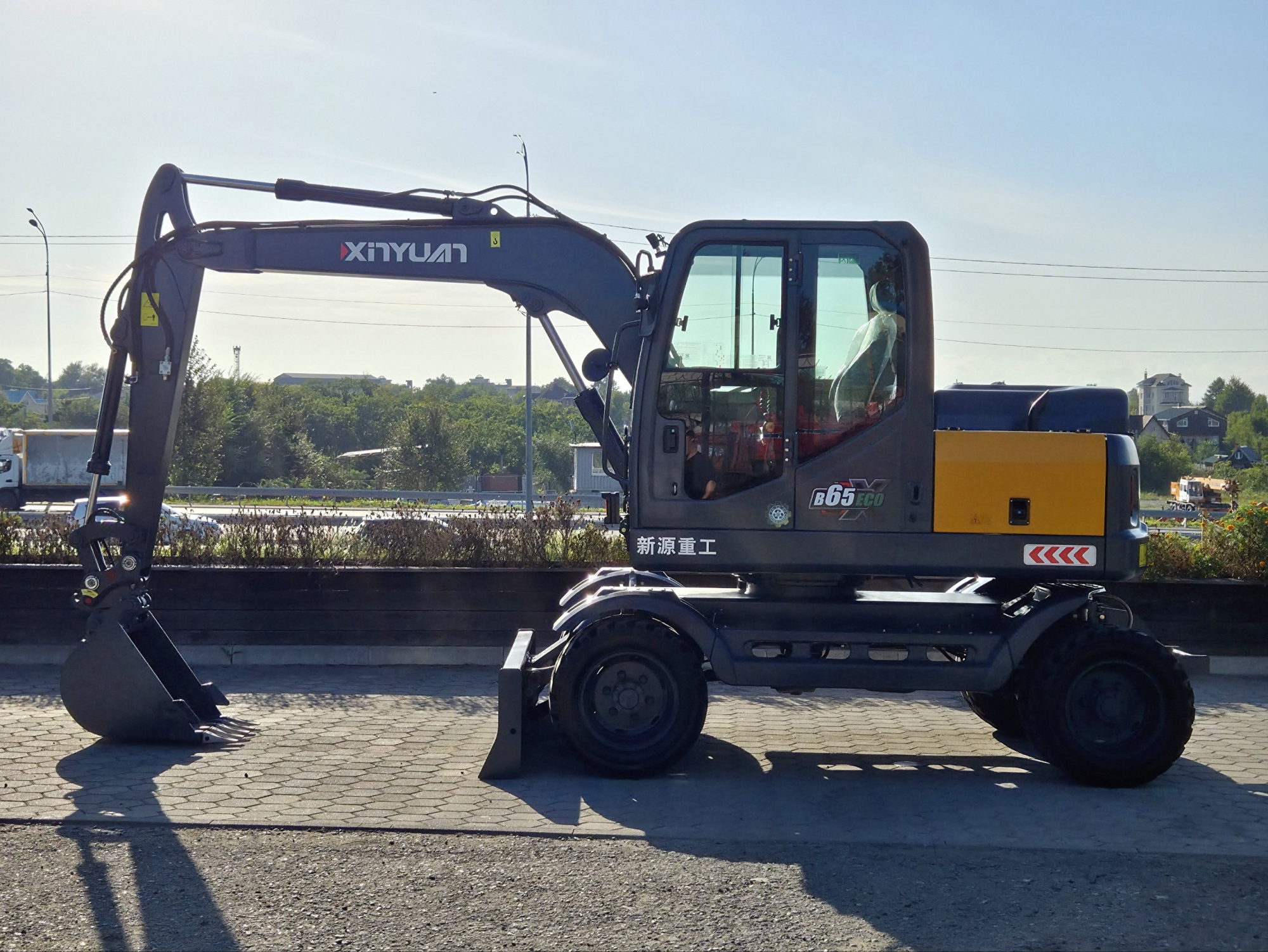 Колесный экскаватор XINYUAN B65 ECO