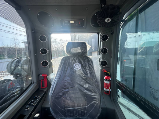 Колесный экскаватор XINYUAN C140W