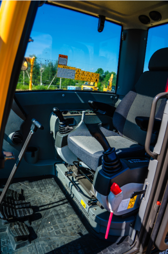 Экскаватор гусеничный LGCE E660FL (Квик-каплер гидр, Резиновая гус, Двухпоточная гидролиния (X3))