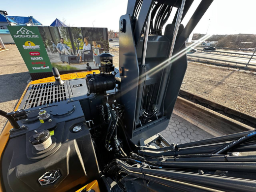 Колесный экскаватор XINYUAN C140W с лифт-кабиной