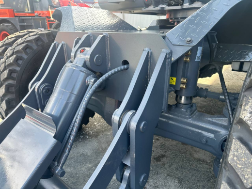 Колесный экскаватор XINYUAN C140W