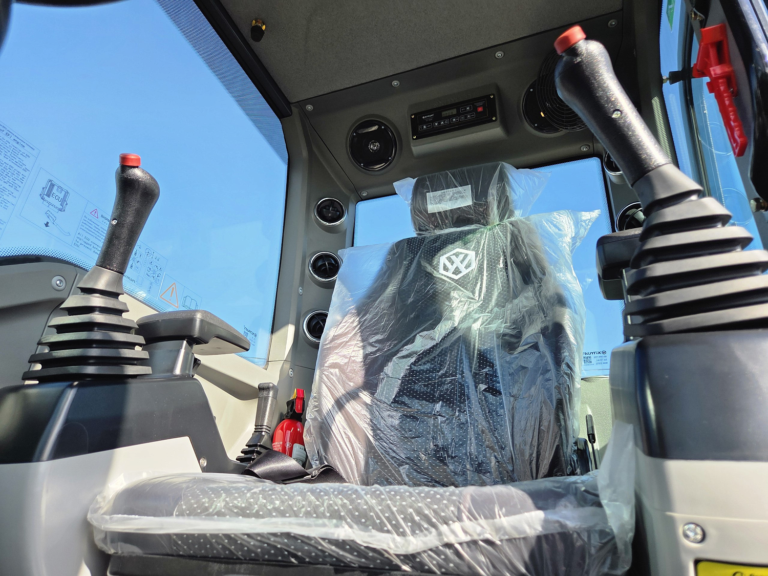 Колесный экскаватор XINYUAN B65 ECO