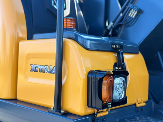 Колесный экскаватор XINYUAN C140W с лифт-кабиной