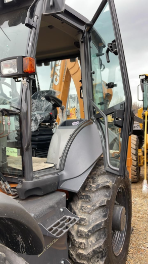 Экскаватор-погрузчик CASE 695SV Performance (Tier 3, рычаги сзади, без вил, Италия)