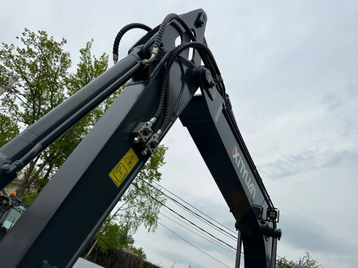 Колесный экскаватор XINYUAN C135W