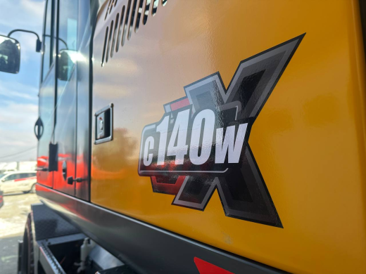 Колесный экскаватор XINYUAN C140W