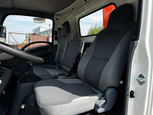 Эвакуаторная платформа 4.5 т с КМУ 3.2 т на шасси Isuzu Elf