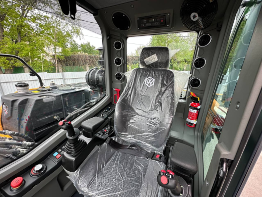 Колесный экскаватор XINYUAN C135W