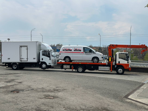 Эвакуаторная платформа 4.5 т с КМУ 3.2 т на шасси Isuzu Elf