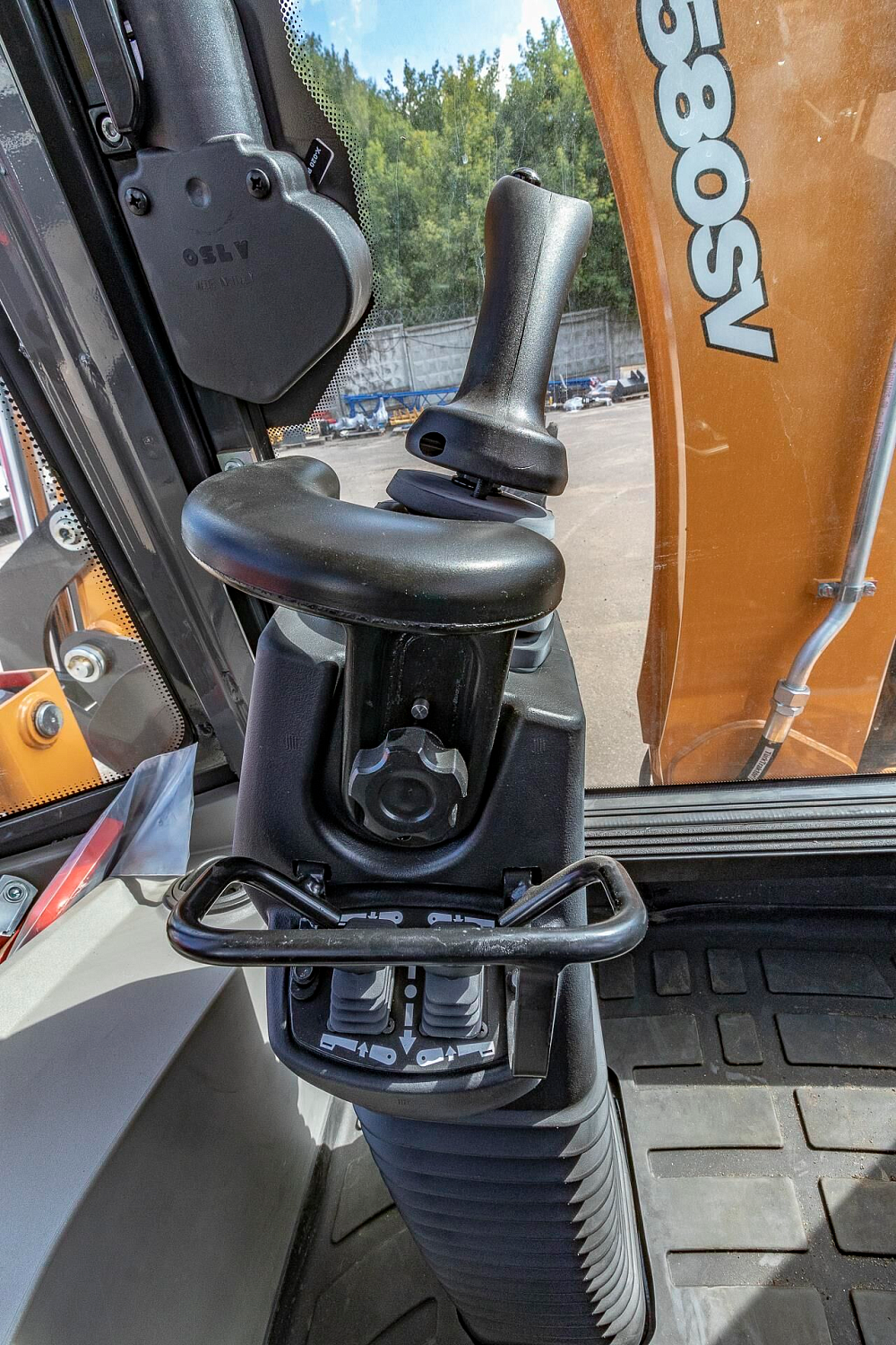 Экскаватор-погрузчик CASE 580SV Comfort (Tier 5 с отключенной SCR, Турция)