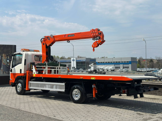 Эвакуаторная платформа 4.5 т с КМУ 3.2 т на шасси Isuzu Elf