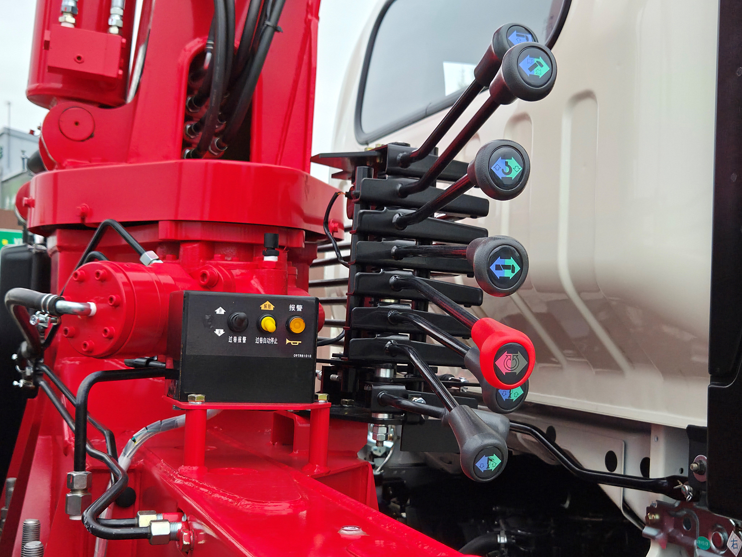 ISUZU ELF бортовой с КМУ UNIC