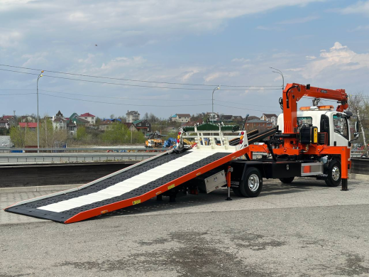 Эвакуаторная платформа 4.5 т с КМУ 3.2 т на шасси Isuzu Elf